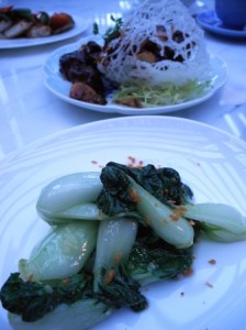 Stir-fry rib eye beef with black pepper sauce & pak choy